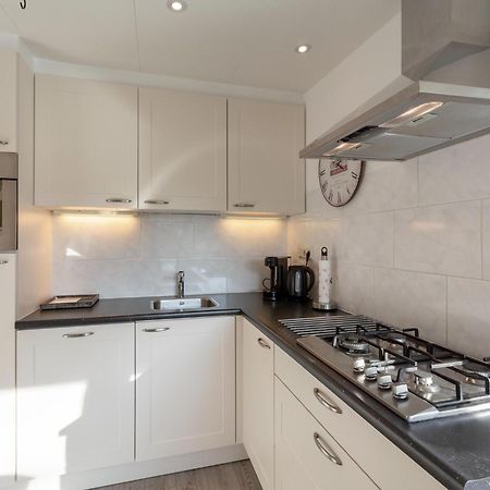Stylish Bungalow With A Large Garden Sint Maartensvlotbrug Екстериор снимка
