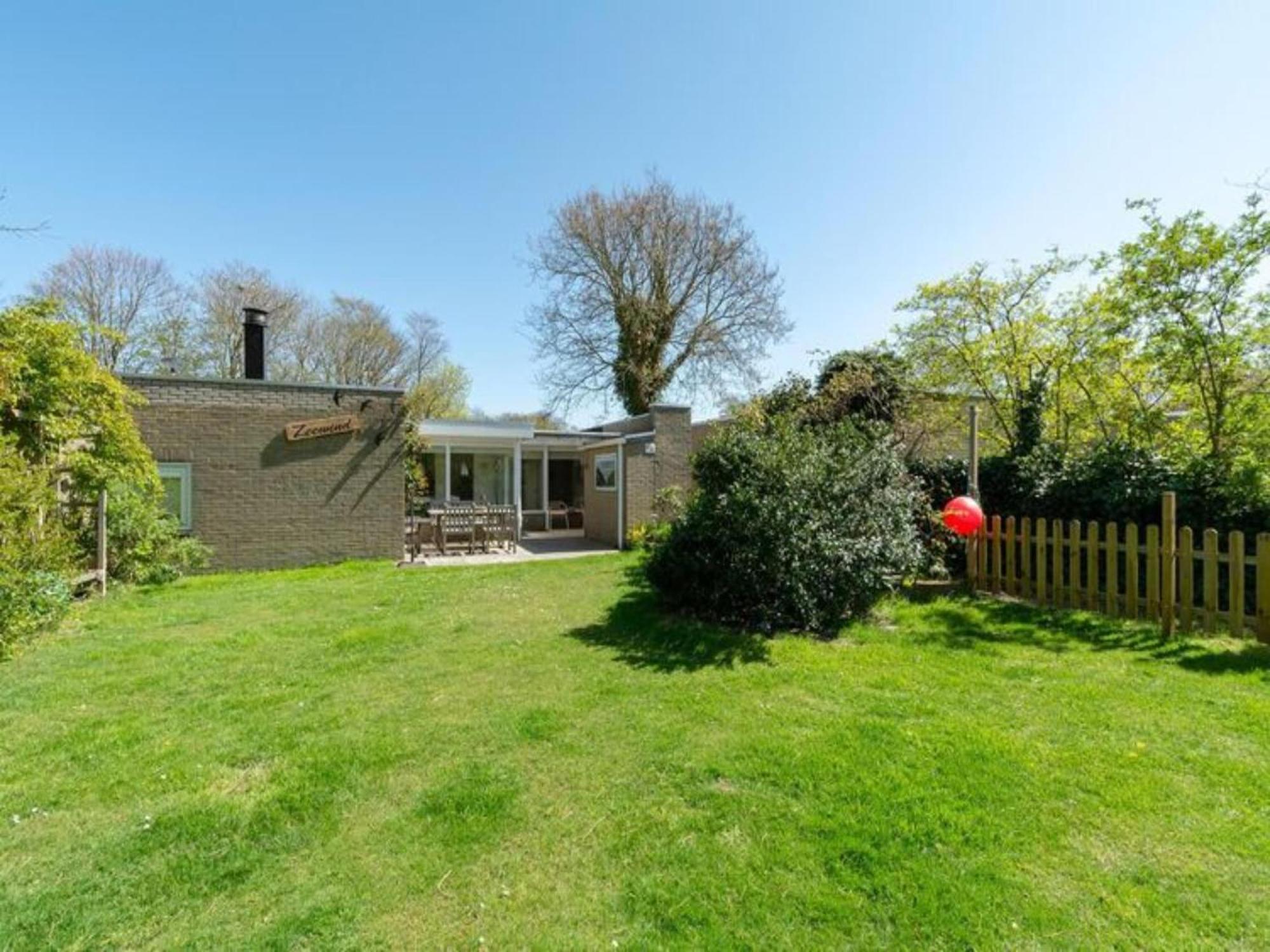 Stylish Bungalow With A Large Garden Sint Maartensvlotbrug Екстериор снимка