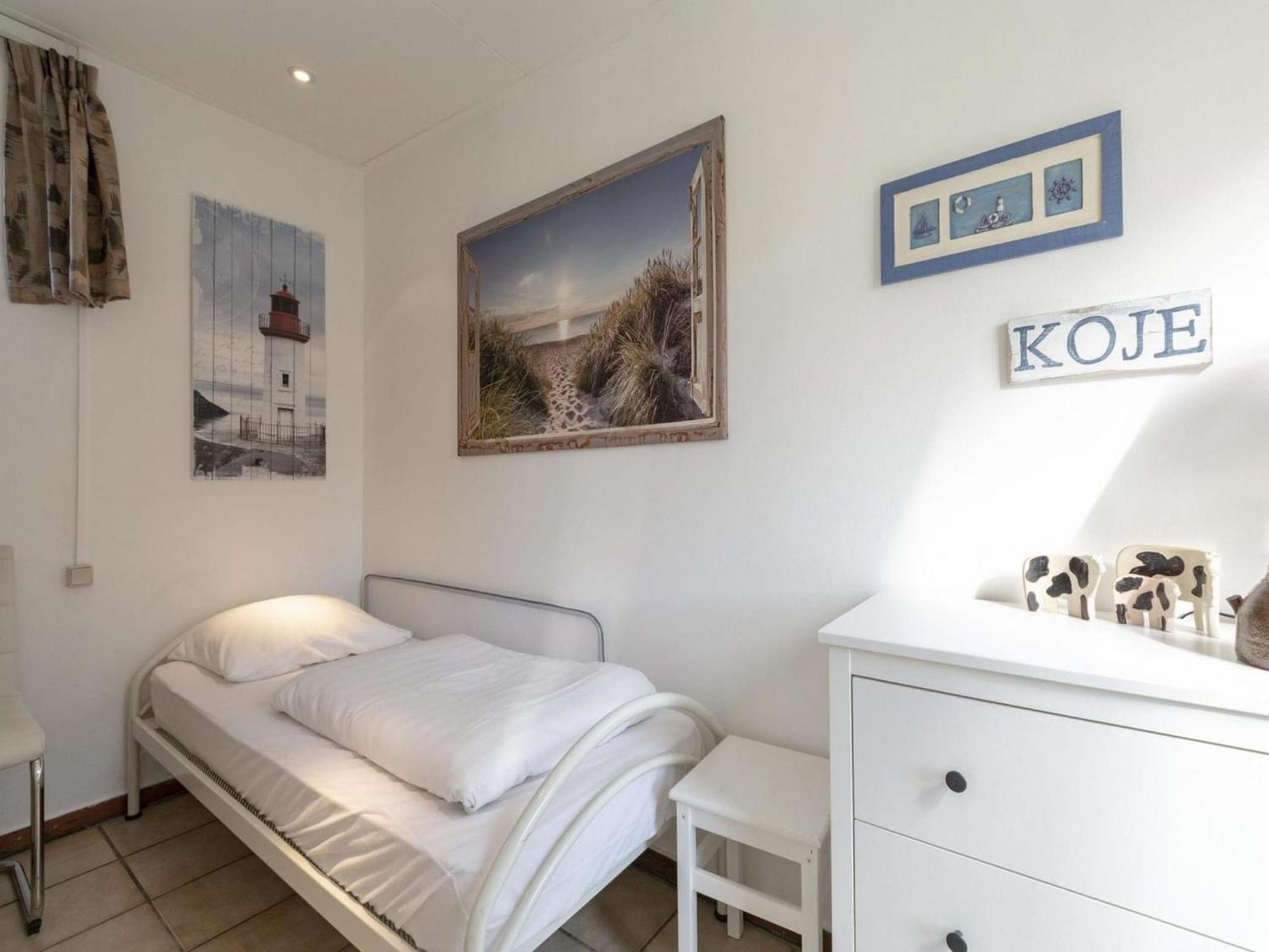 Stylish Bungalow With A Large Garden Sint Maartensvlotbrug Екстериор снимка