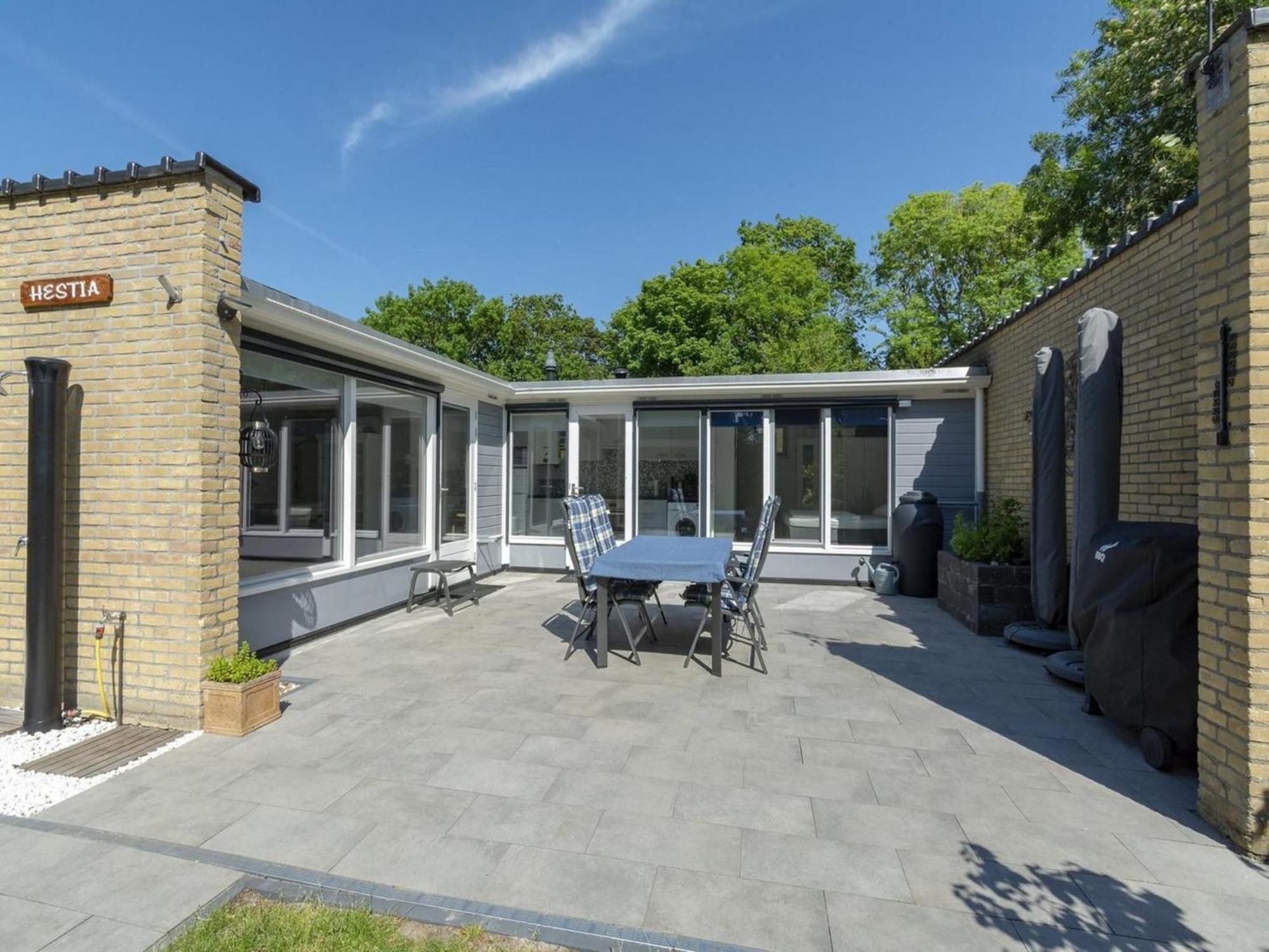 Stylish Bungalow With A Large Garden Sint Maartensvlotbrug Екстериор снимка