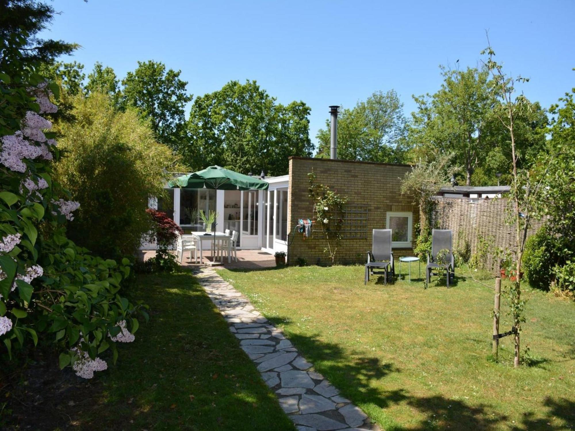 Stylish Bungalow With A Large Garden Sint Maartensvlotbrug Екстериор снимка