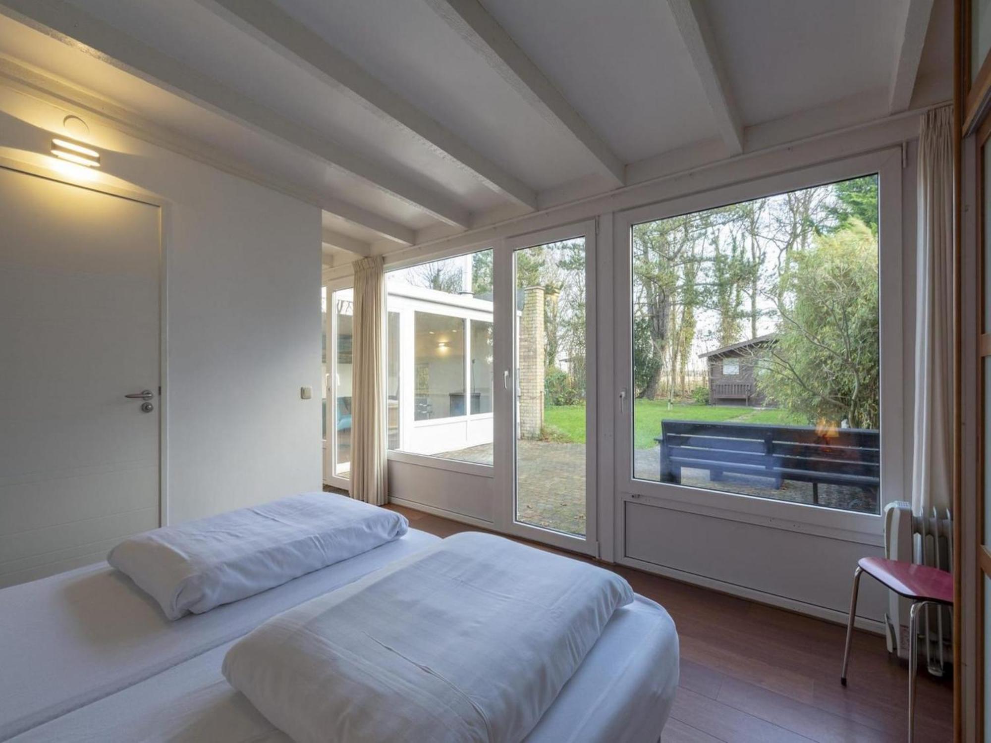 Stylish Bungalow With A Large Garden Sint Maartensvlotbrug Екстериор снимка