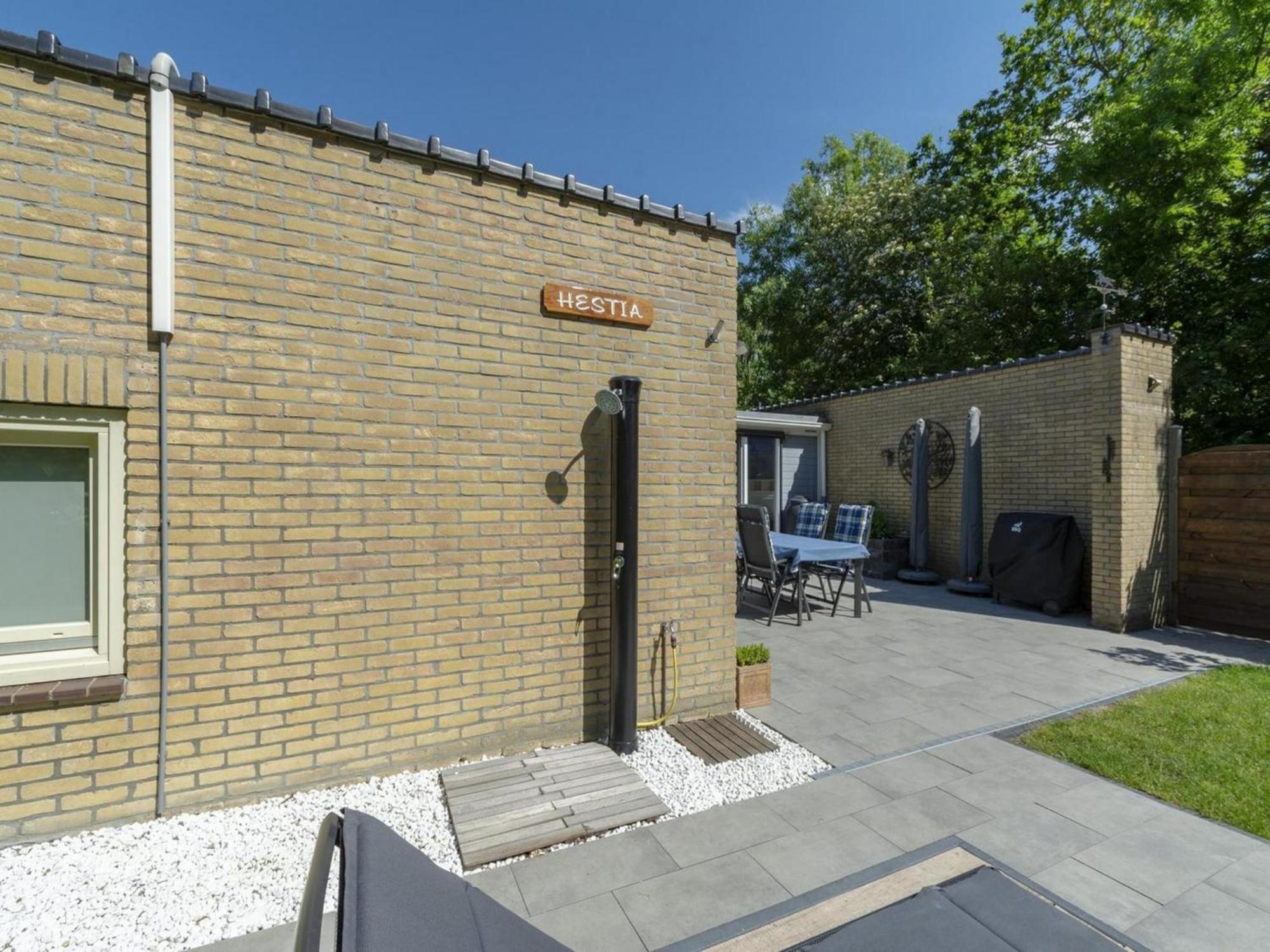 Stylish Bungalow With A Large Garden Sint Maartensvlotbrug Екстериор снимка