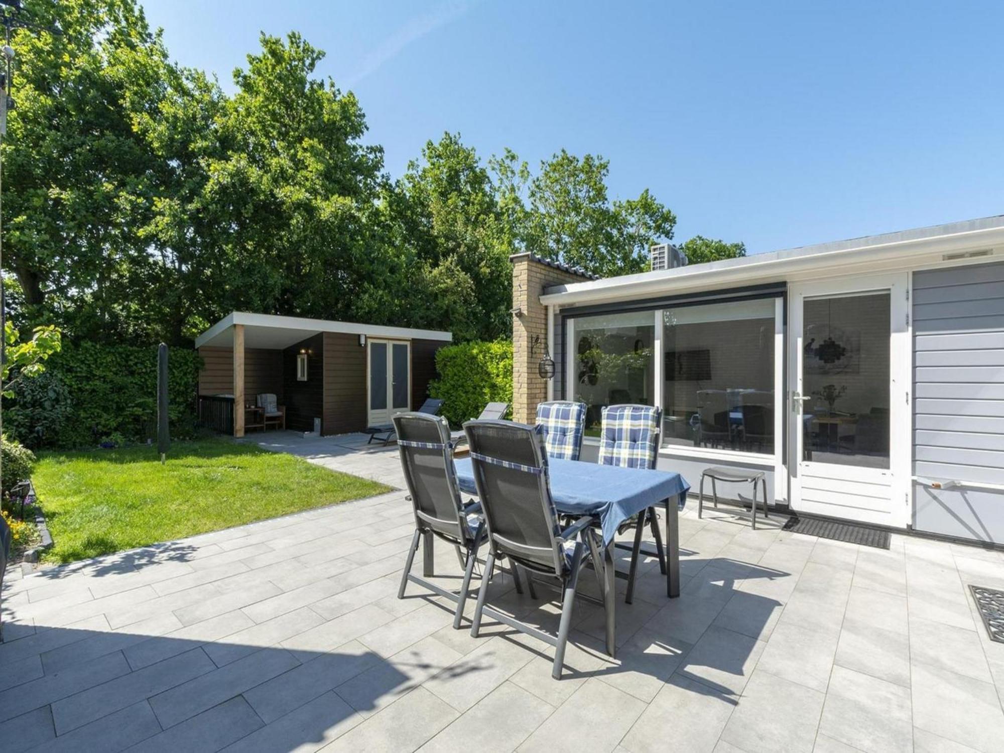 Stylish Bungalow With A Large Garden Sint Maartensvlotbrug Екстериор снимка