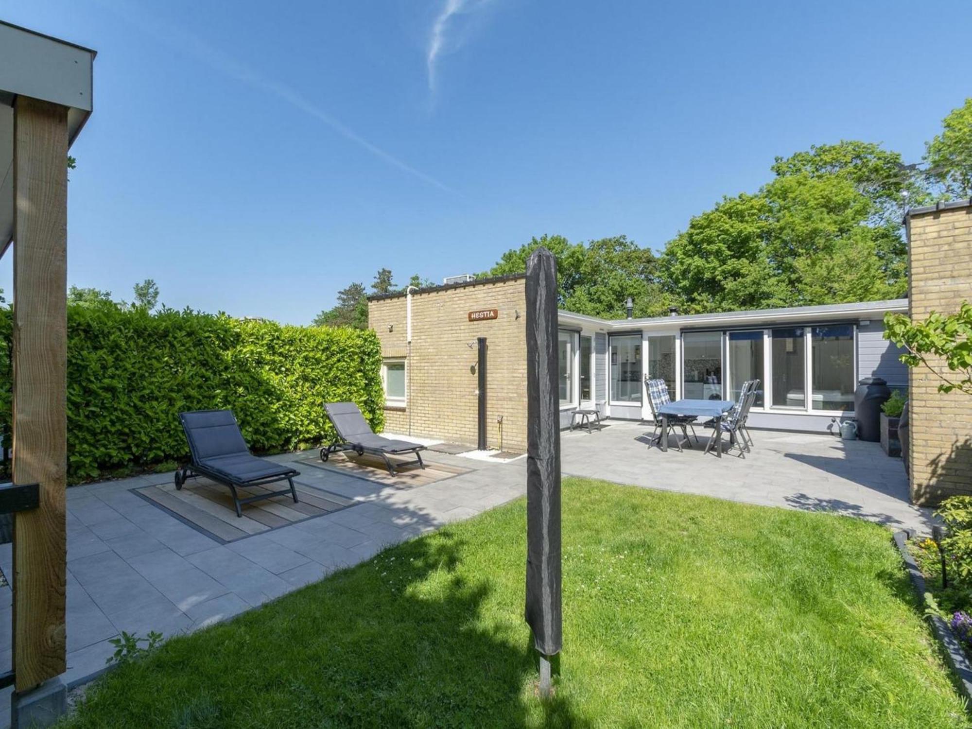 Stylish Bungalow With A Large Garden Sint Maartensvlotbrug Екстериор снимка