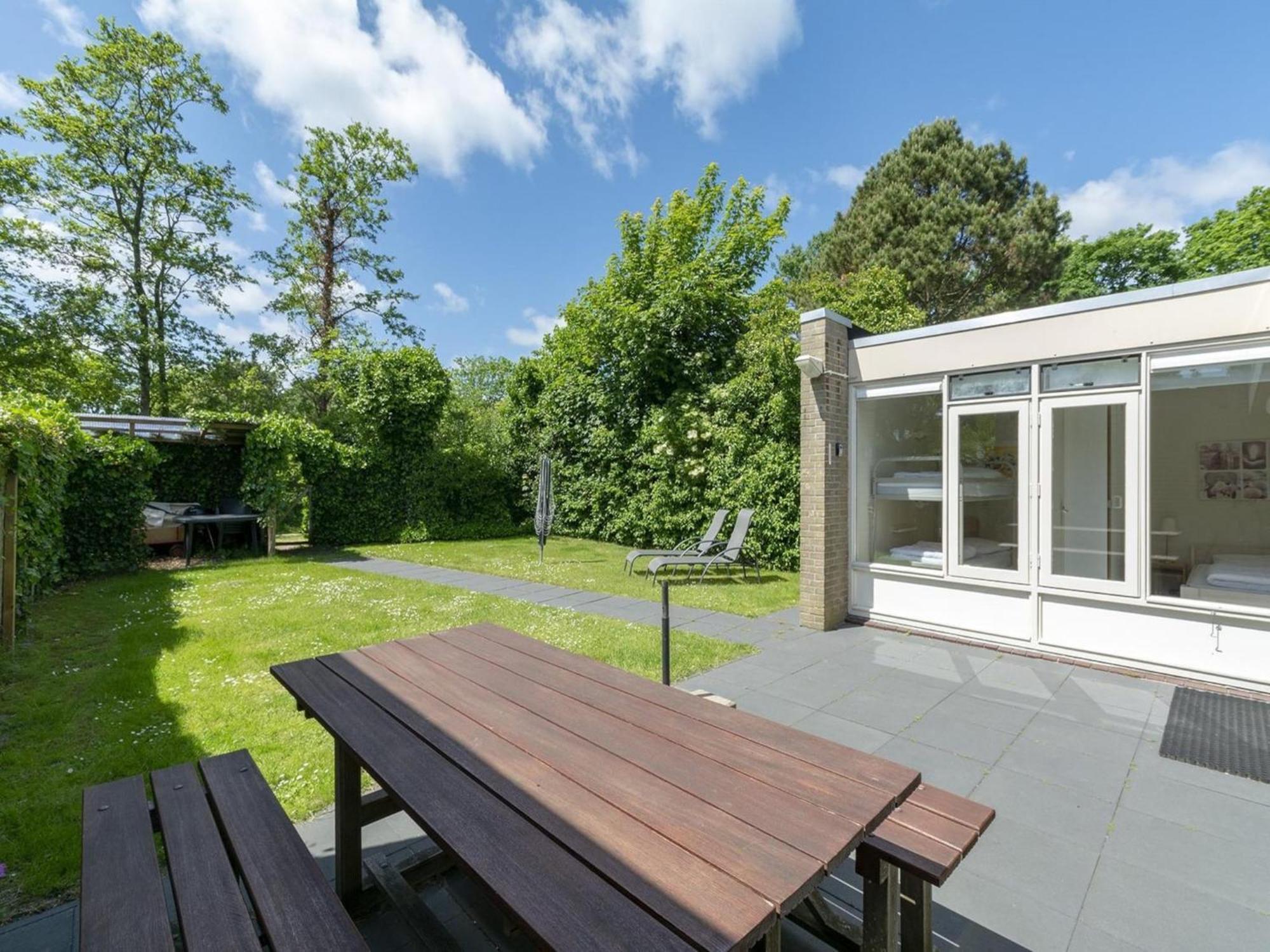 Stylish Bungalow With A Large Garden Sint Maartensvlotbrug Екстериор снимка