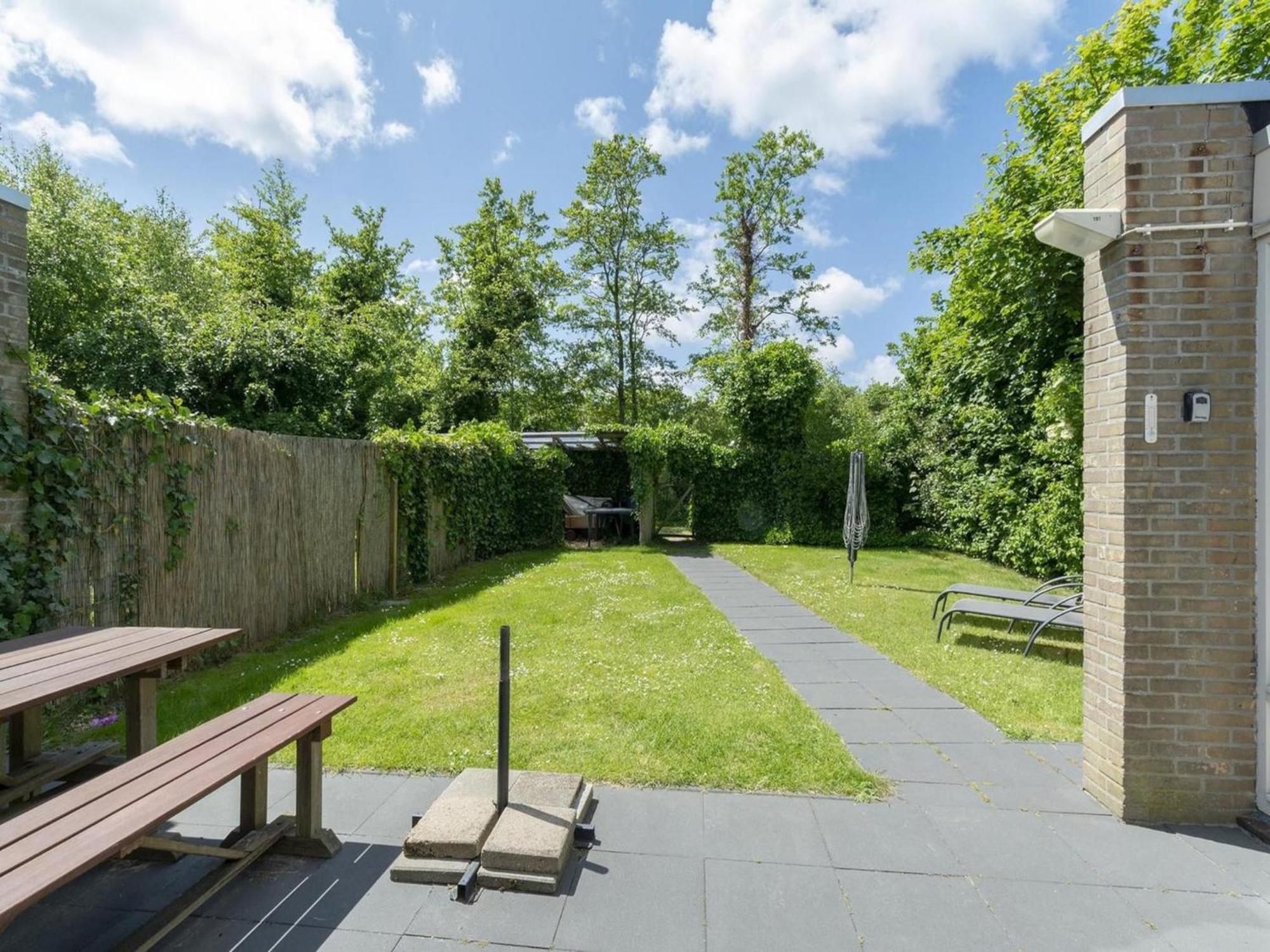Stylish Bungalow With A Large Garden Sint Maartensvlotbrug Екстериор снимка
